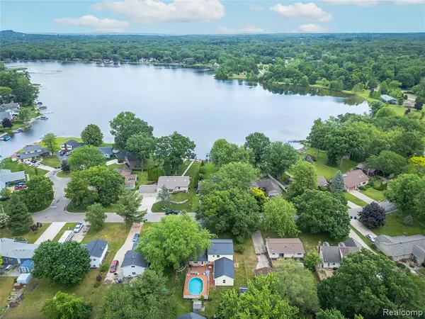 Holly, MI 48442,801 Holly Bush Drive