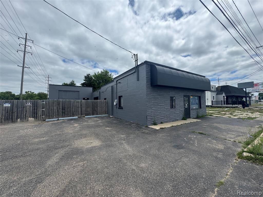 Grand Blanc, MI 48529,3223 S Dort Highway