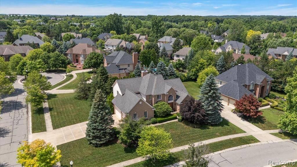 Northville, MI 48168,17395 Willow Ridge Drive