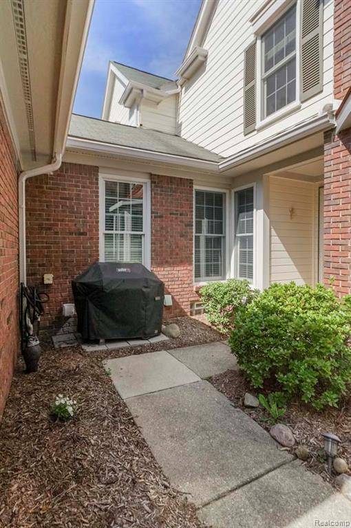Northville, MI 48168,16658 Country Knoll E Drive