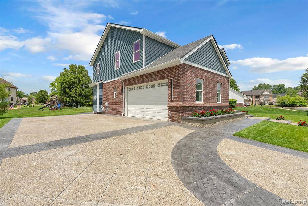 New Boston, MI 48164,23594 Crescent Ridge Drive