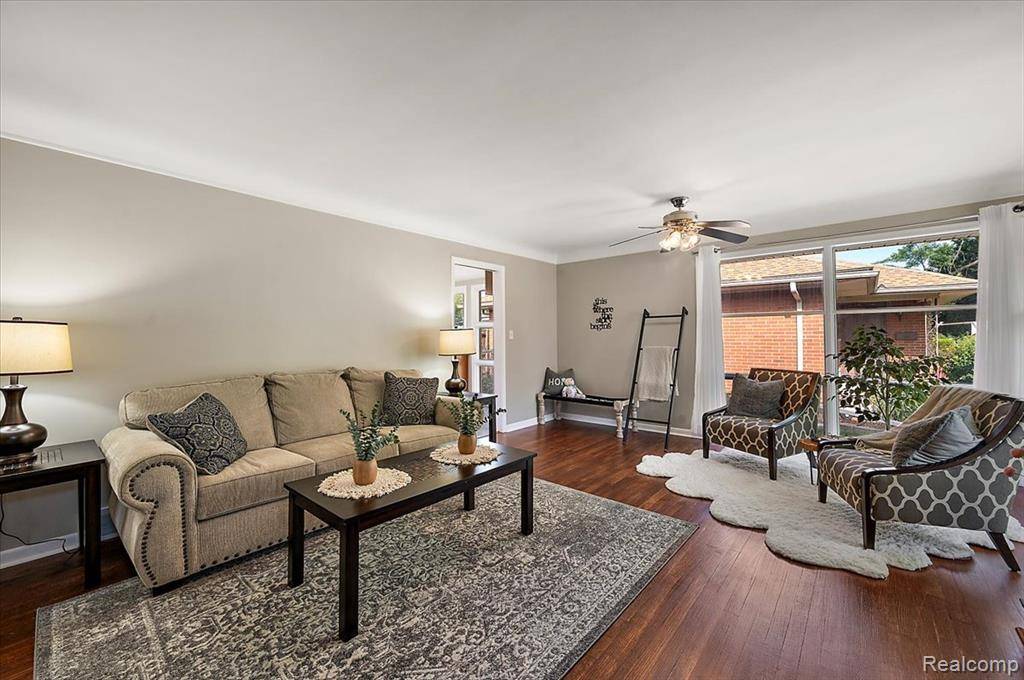 Saint Clair Shores, MI 48081,21901 Lakeland Street