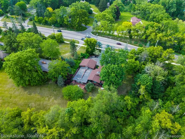 Bloomfield Hills, MI 48301,4665 W Maple Road