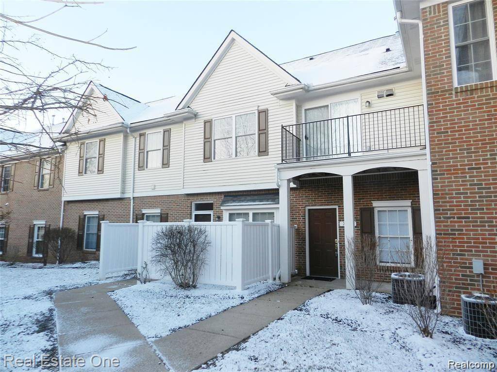 700 AMBERLY DR UNIT B, Waterford, MI 48328