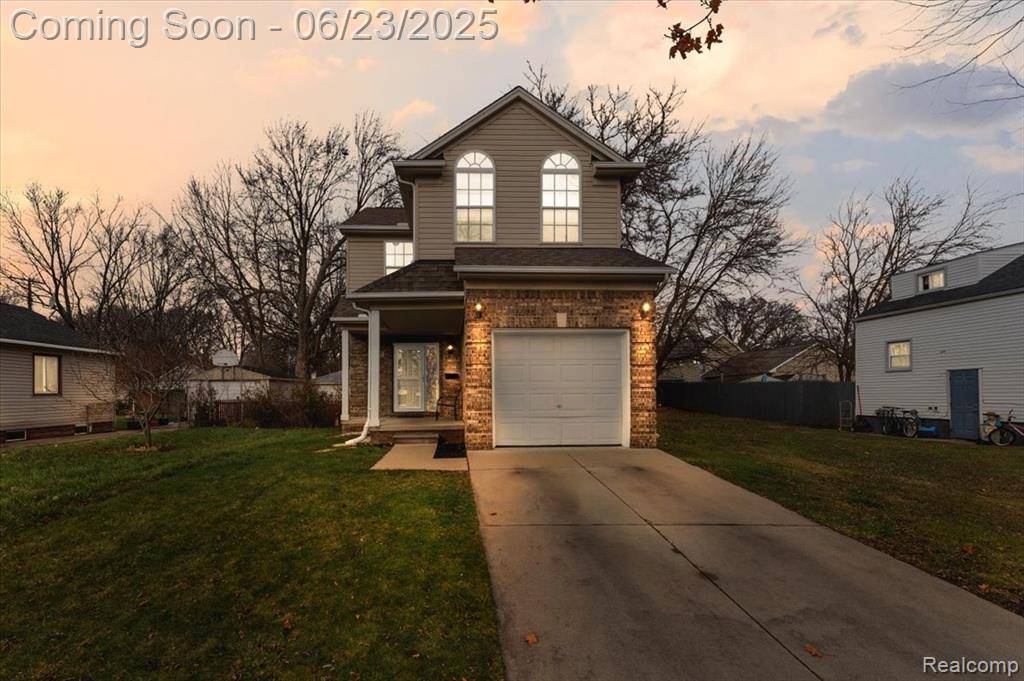 417 E BERNHARD Avenue, Hazel Park, MI 48030
