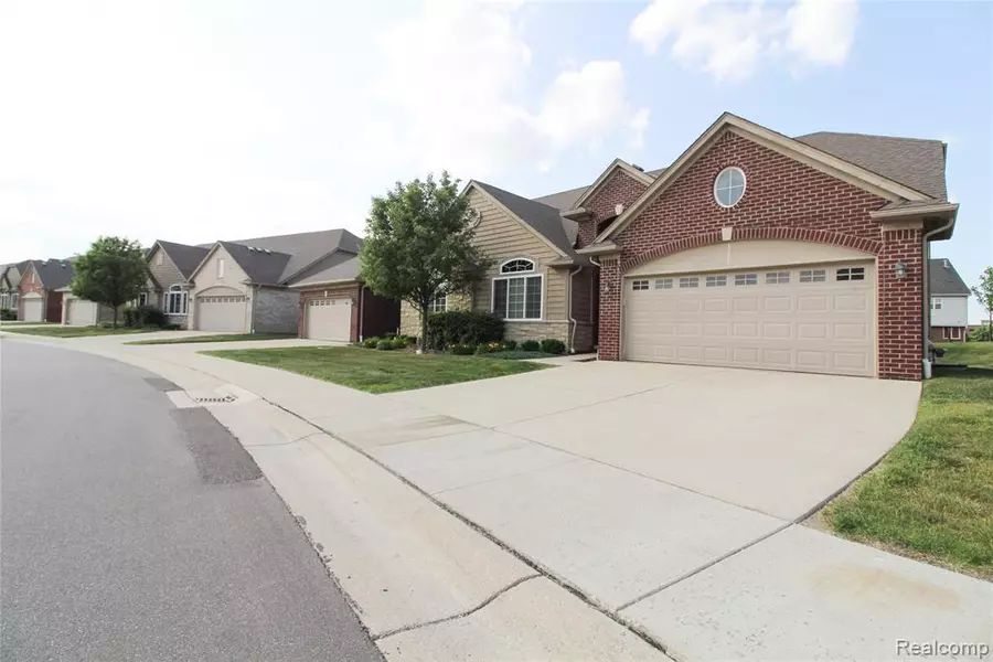 30475 Berghway Trail, Warren, MI 48092
