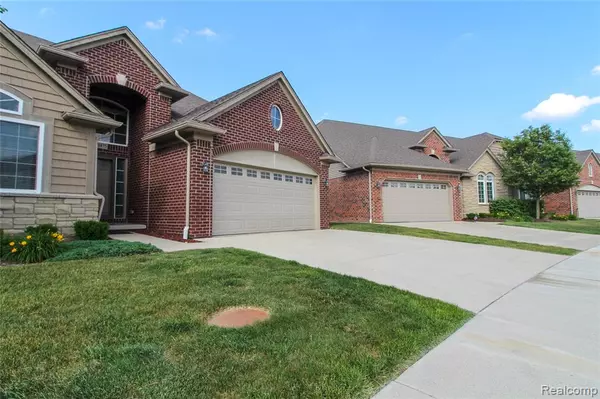 Warren, MI 48092,30475 Berghway Trail