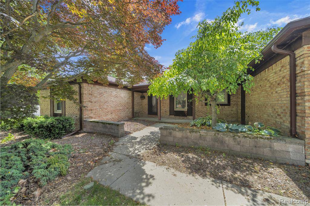 Troy, MI 48085,366 Tara Drive