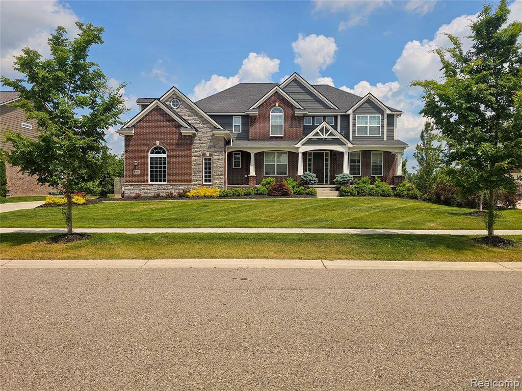 57558 Stoneleigh Drive, South Lyon, MI 48178