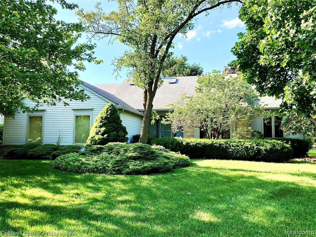 1658 Devonshire Drive, Troy, MI 48098