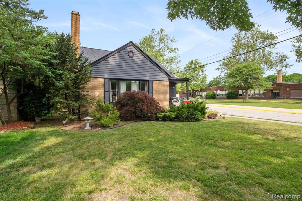 Dearborn, MI 48128,461 N Silvery Lane