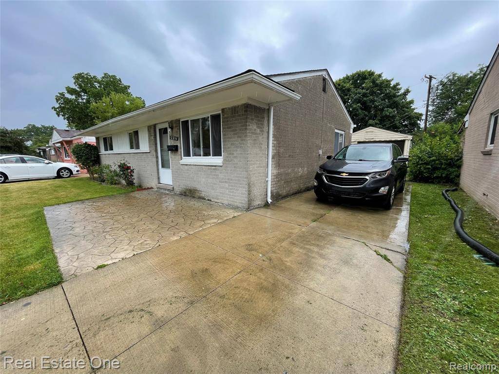Oak Park, MI 48237,13211 Albany Street