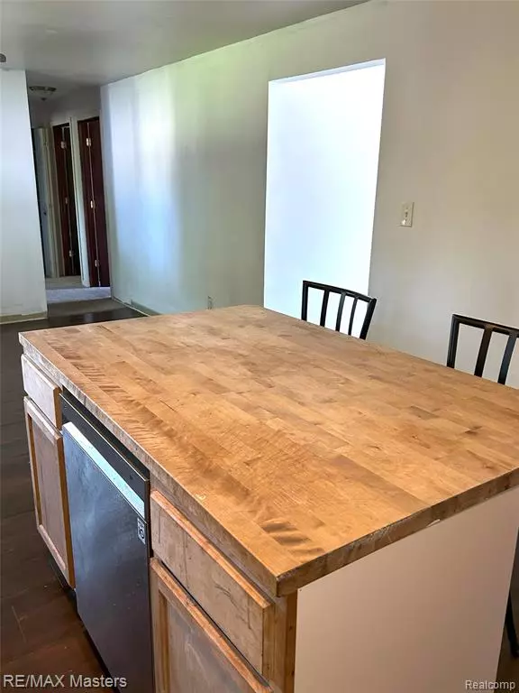 Romulus, MI 48174,30431 Cherry Avenue