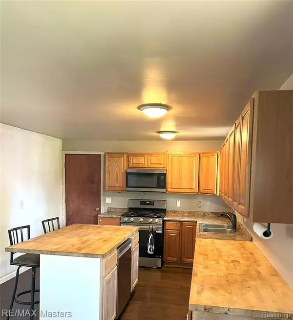 Romulus, MI 48174,30431 Cherry Avenue