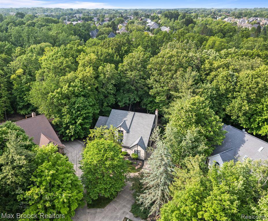 6224 Bromley Court, West Bloomfield, MI