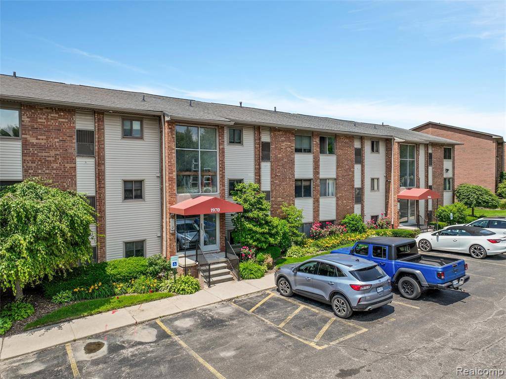 Bloomfield Hills, MI 48302,1970 Klingensmith Road