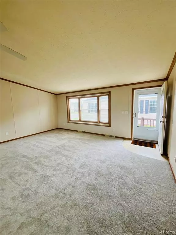 Fenton, MI 48430,6283 Leigh Court