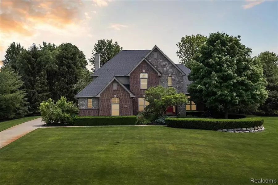 6345 Brookview Drive, Saline, MI 48176