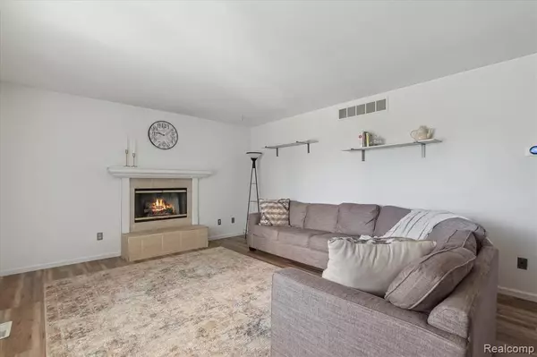 Holly, MI 48442,17035 Weber Road