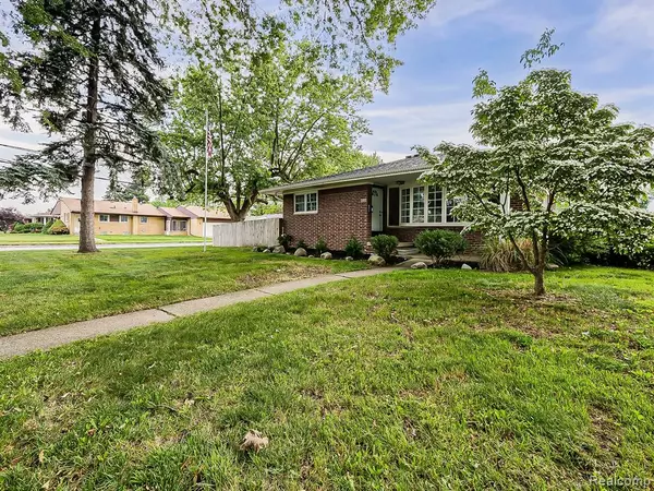 Saint Clair Shores, MI 48080,24620 Wood Street