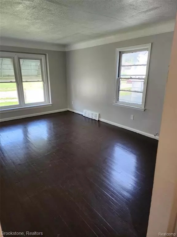 Dearborn Heights, MI 48228,8428 Rosemont Avenue