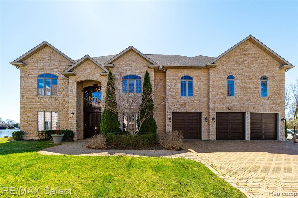 Fenton, MI 48430,13229 Enid Boulevard
