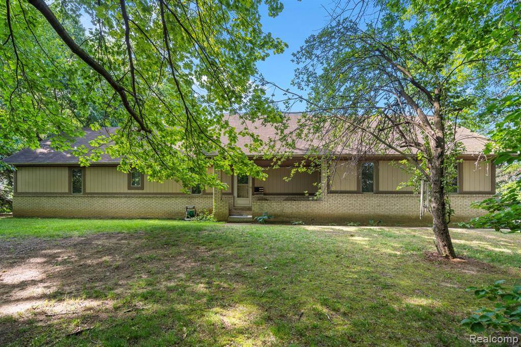 1500 Rustic Lane, Commerce Twp, MI 48390