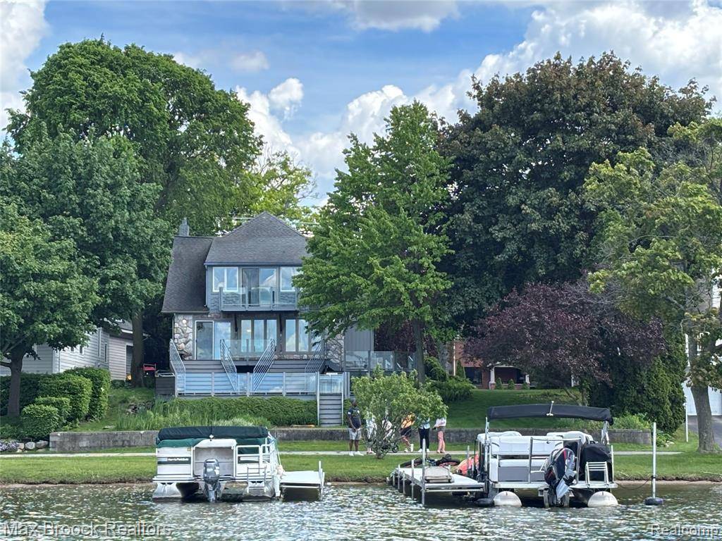 2222 Garland Street, Sylvan Lake, MI 48320