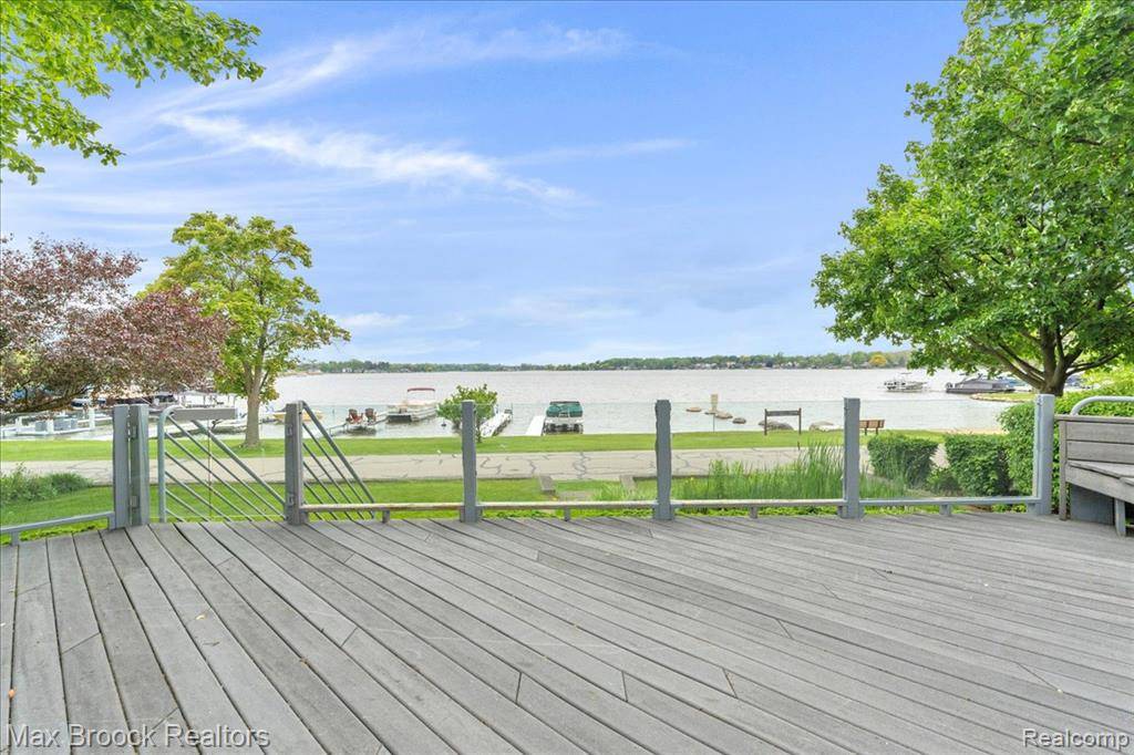 Sylvan Lake, MI 48320,2222 Garland Street