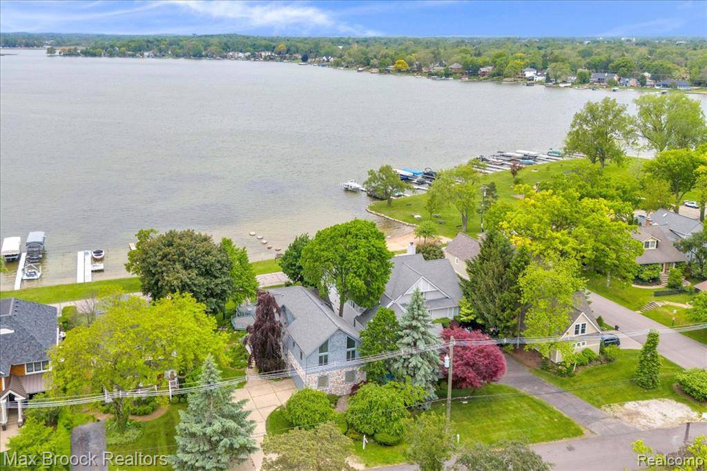 Sylvan Lake, MI 48320,2222 Garland Street