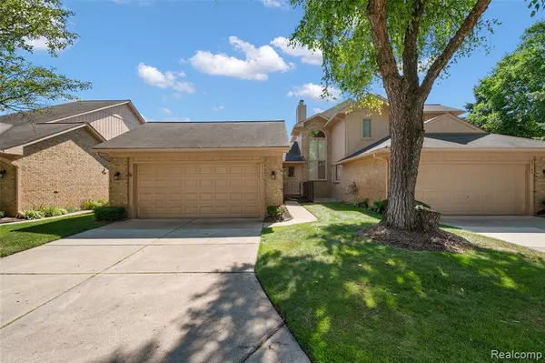 Farmington Hills, MI 48335,22180 RIVER PINES DR. Drive