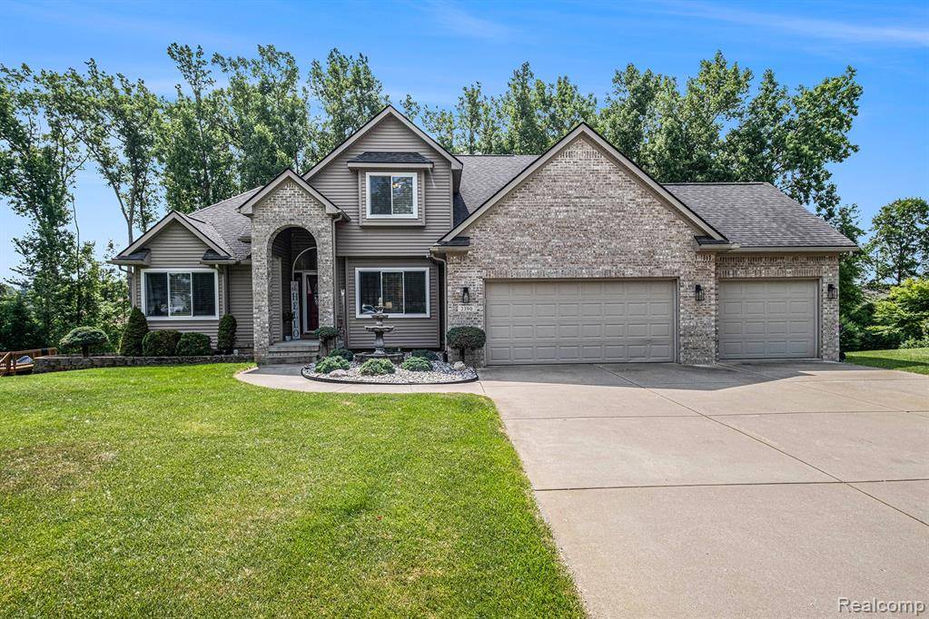 2390 Torrey Grove Court, Fenton, MI 48430