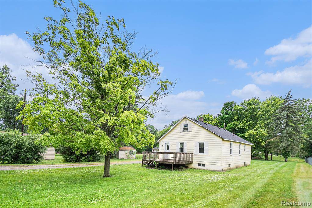 1106 S Vassar Road, Burton, MI 48509