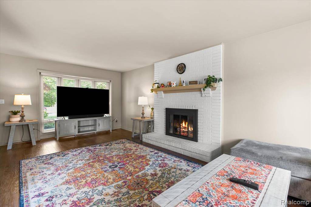 Macomb, MI 48044,18068 Autumn Lane