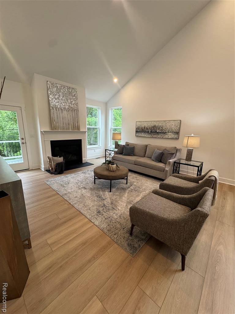 West Bloomfield, MI 48323,5332 Trail Vista Dr