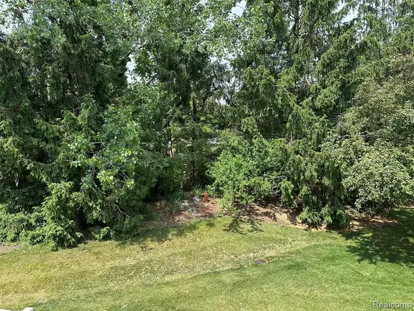 South Lyon, MI 48178,61290 Greenwood Drive