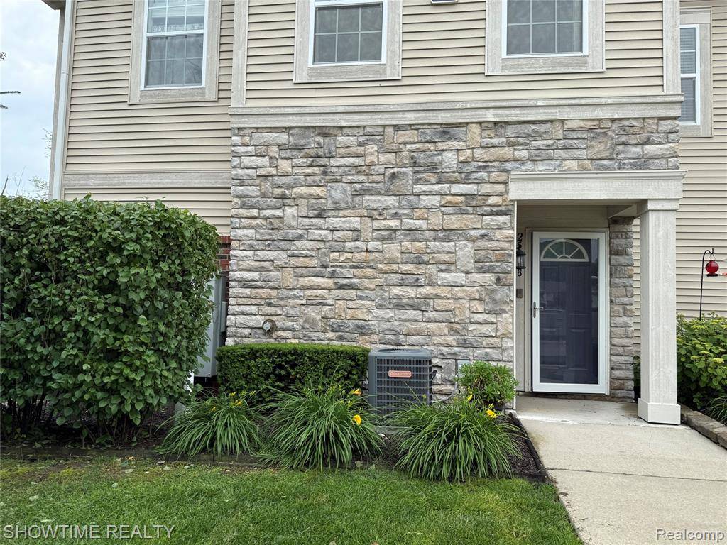 25938 MARITIME S Circle, Harrison Township, MI