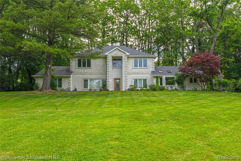 6663 Bloomfield Lane, West Bloomfield, MI