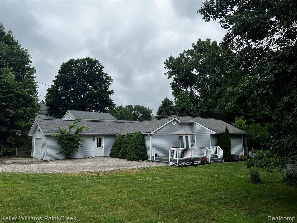 1320 W Drahner Road, Oxford, MI 48371
