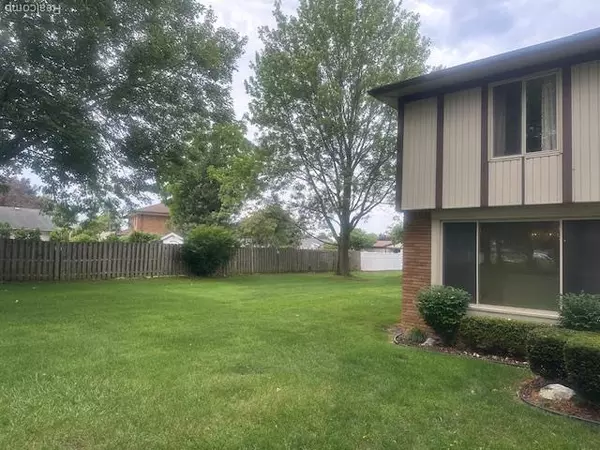 Warren, MI 48093,32306 Barclay Square
