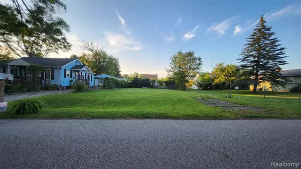 Burton, MI 48529,1497 Williamson E Williamson Avenue