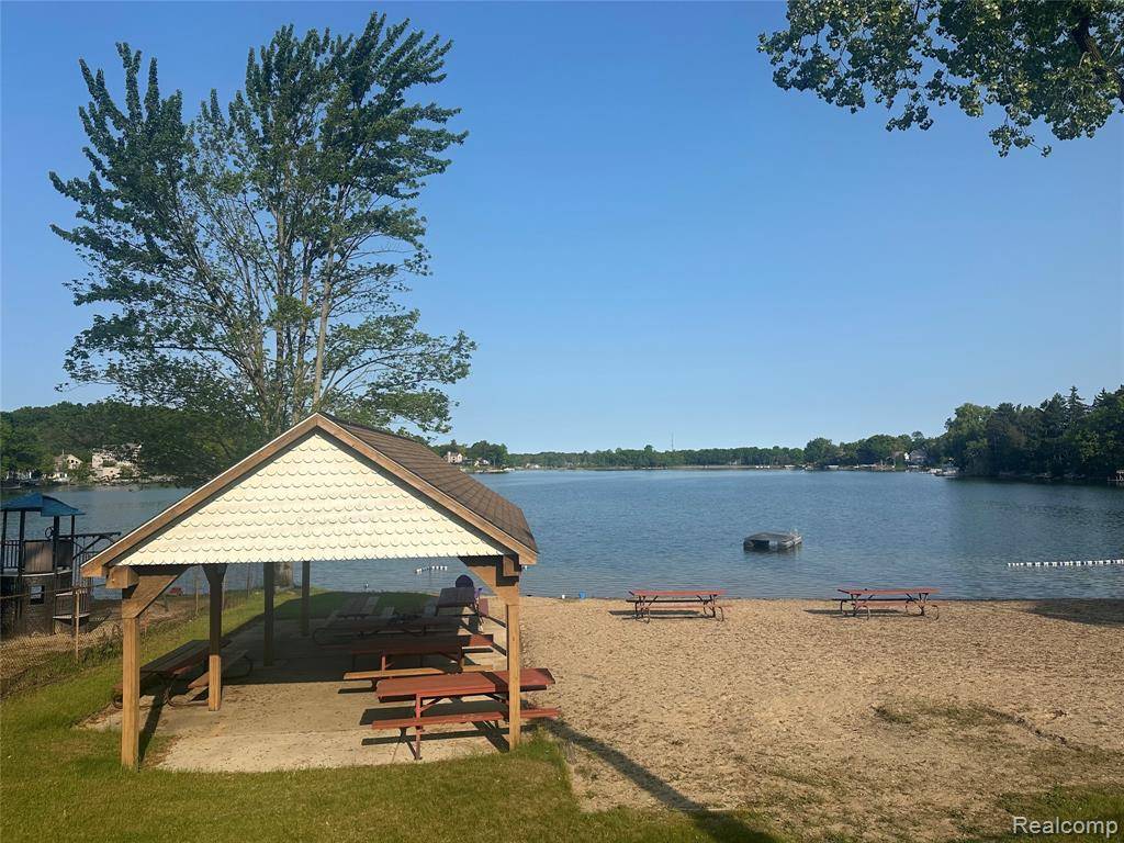 Waterford, MI,4120 LOTUS Drive