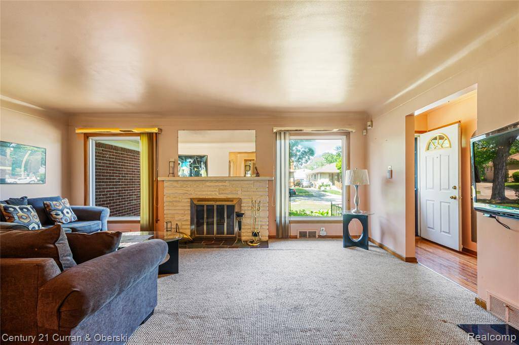 Oak Park, MI 48237,24030 Dante Street