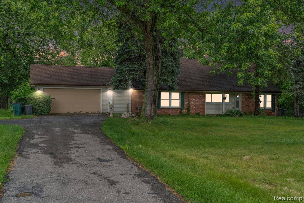 750 W Square Lake Road, Troy, MI 48098