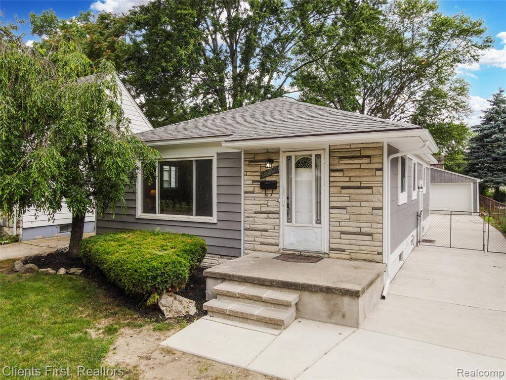 Redford, MI 48240,18473 Olympia