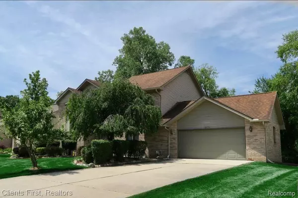 West Bloomfield, MI,7233 OAKWOOD Drive