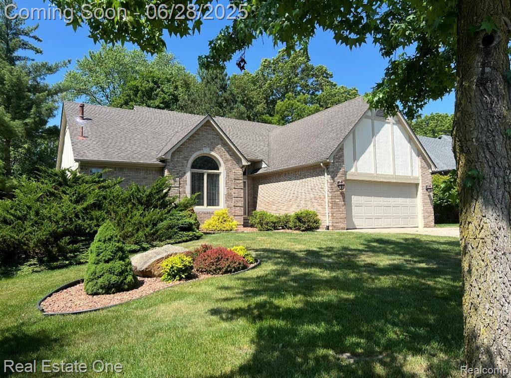 2184 Reagan Drive, Rochester Hills, MI 48309