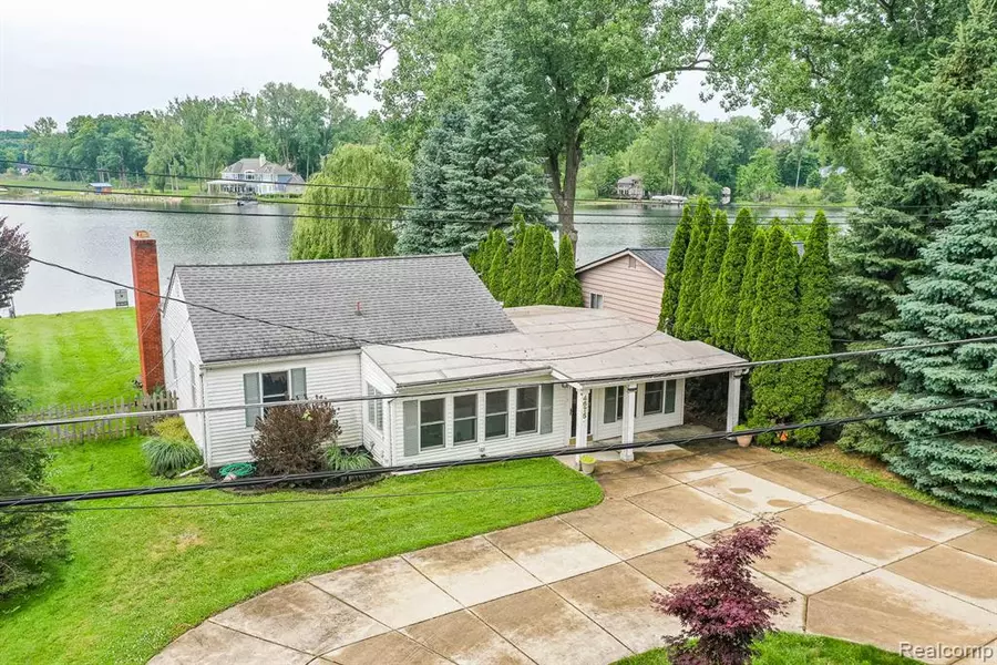 4675 Charest Avenue, Waterford, MI 48327