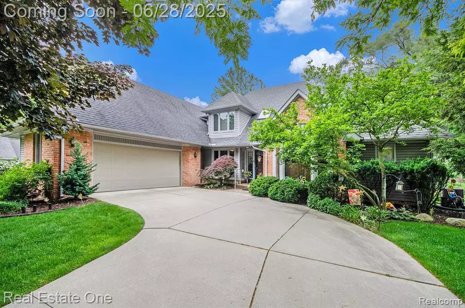 2752 Lenox Drive, Troy, MI 48098