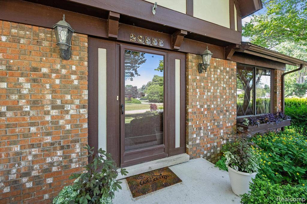 Farmington Hills, MI 48334,28555 Balmoral Way